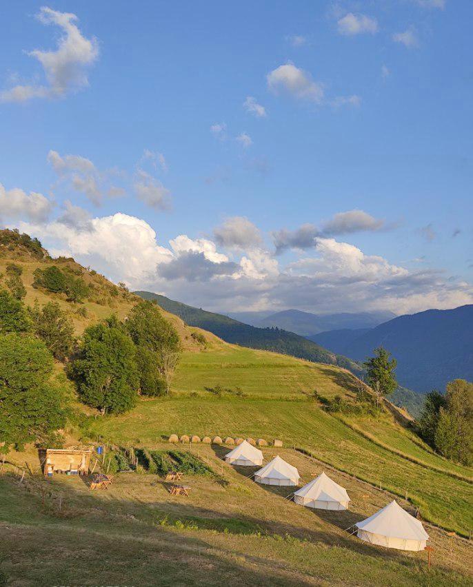 Lodg'Ing Secret Camp Ariege 호텔 Lordat 외부 사진